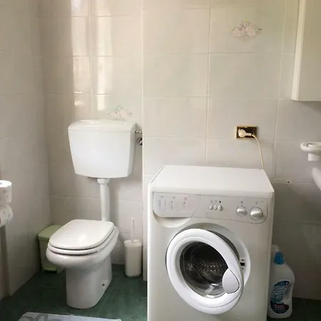 Acero Rosso Apartman San Colombano