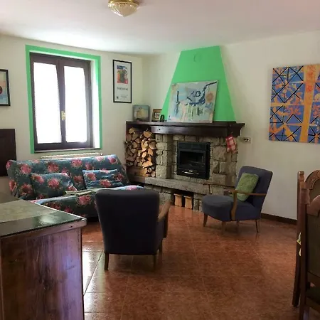 Acero Rosso Apartman San Colombano