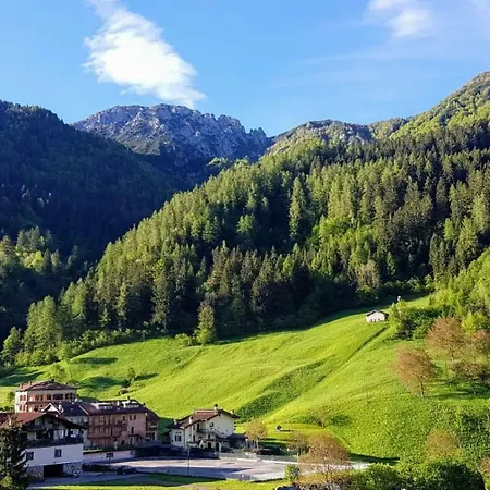 Acero Rosso Apartman *